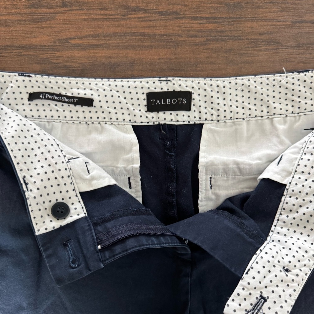 TALBOTS The Perfect Short Navy Chino Shorts 7" Sz 4 - Picture 3 of 5